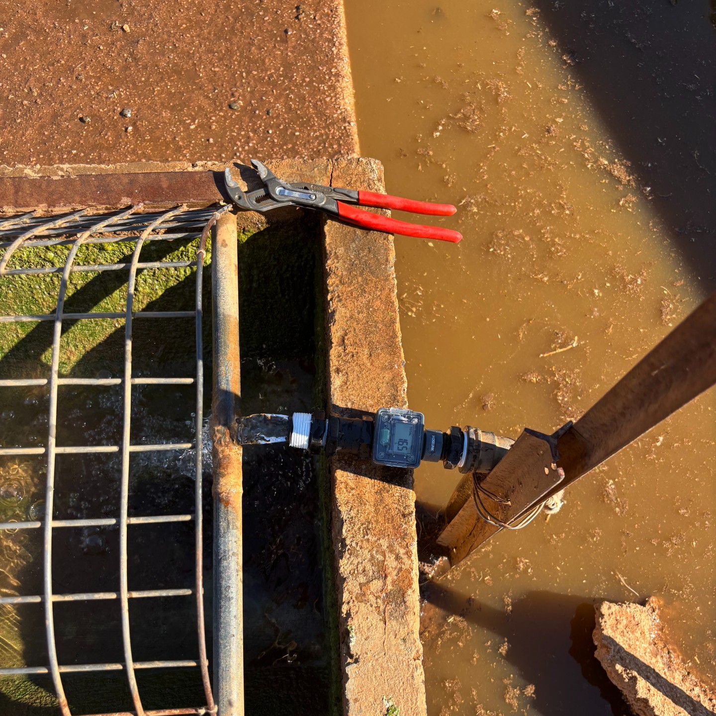 Flowmeter-control-trough-Minnipa