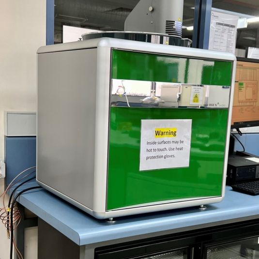 Protein analyser square box to measure protein levels
