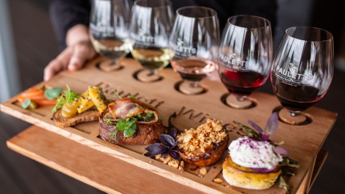 Pauletts Canape and wine Flight